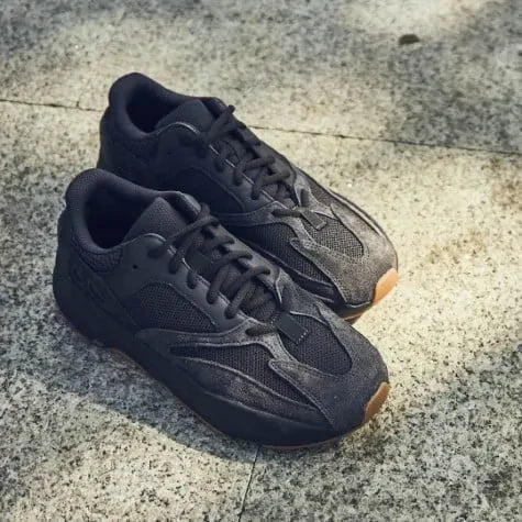 Adidas Yeezy 700 Utility Black - FV5304